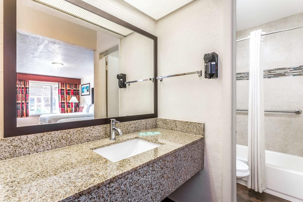 Econo Lodge Inn & Suites Florida City Exteriér fotografie