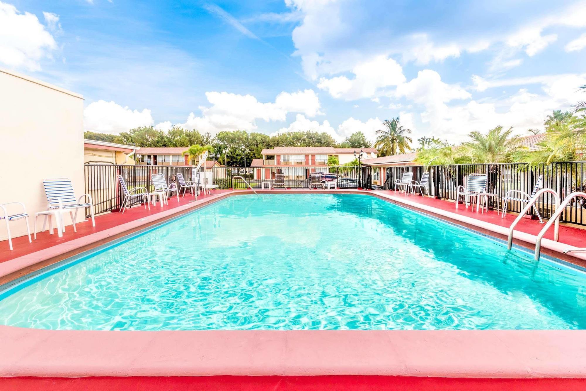 Econo Lodge Inn & Suites Florida City Exteriér fotografie